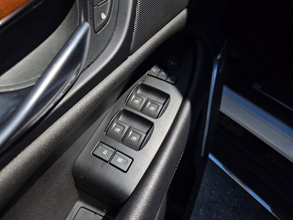 Used 2018 Cadillac Escalade ESV Premium Luxury image 15