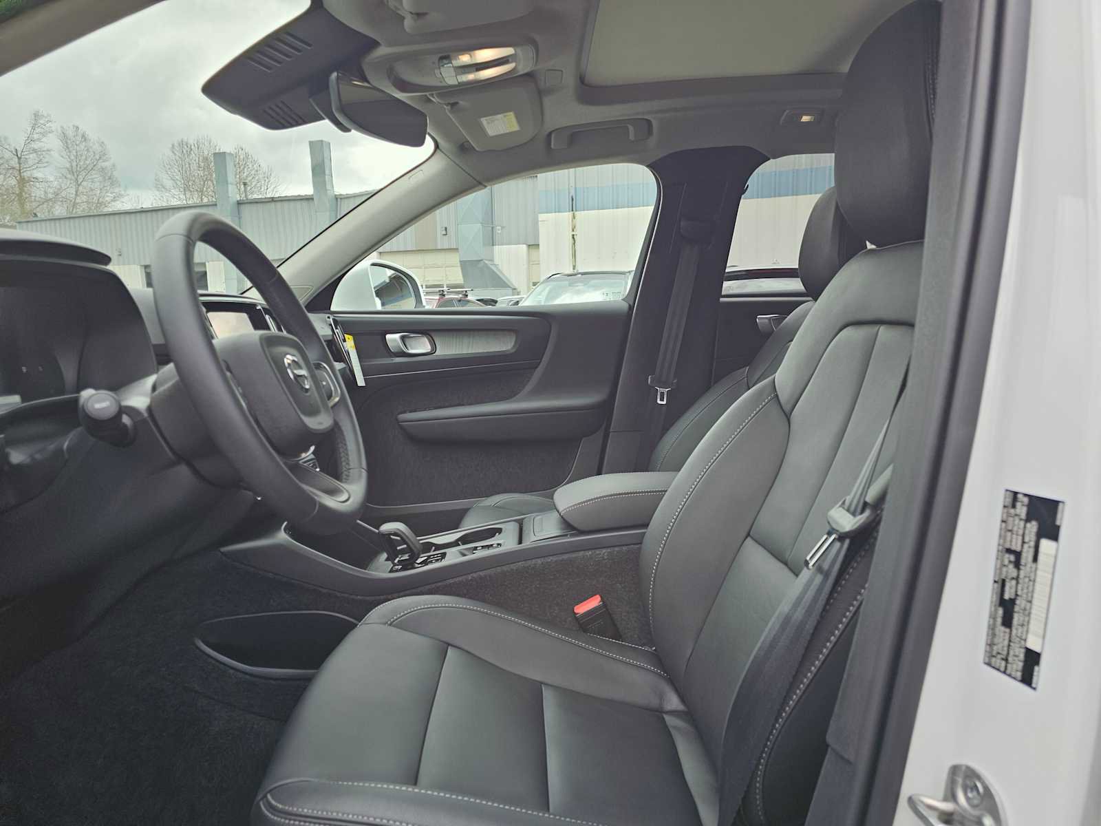 Used 2025 Volvo XC40 B5 Core w/ Protection Package Premier image 21