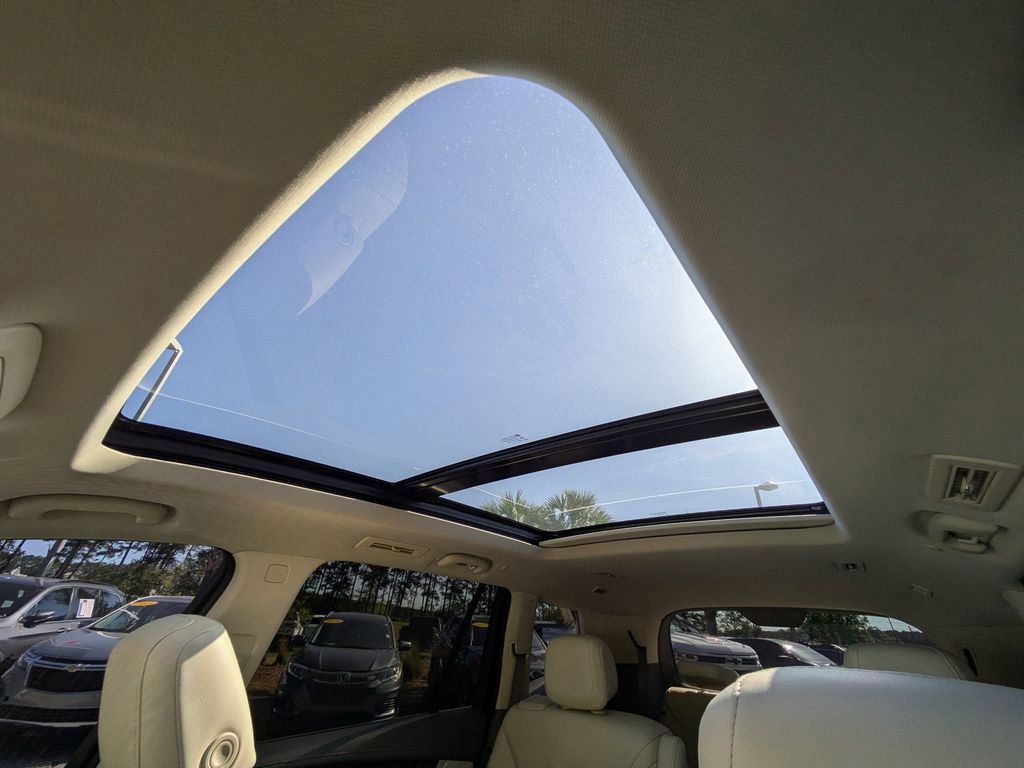 Used 2022 Cadillac XT6 Premium Luxury w/ Technology Package FWD image 22