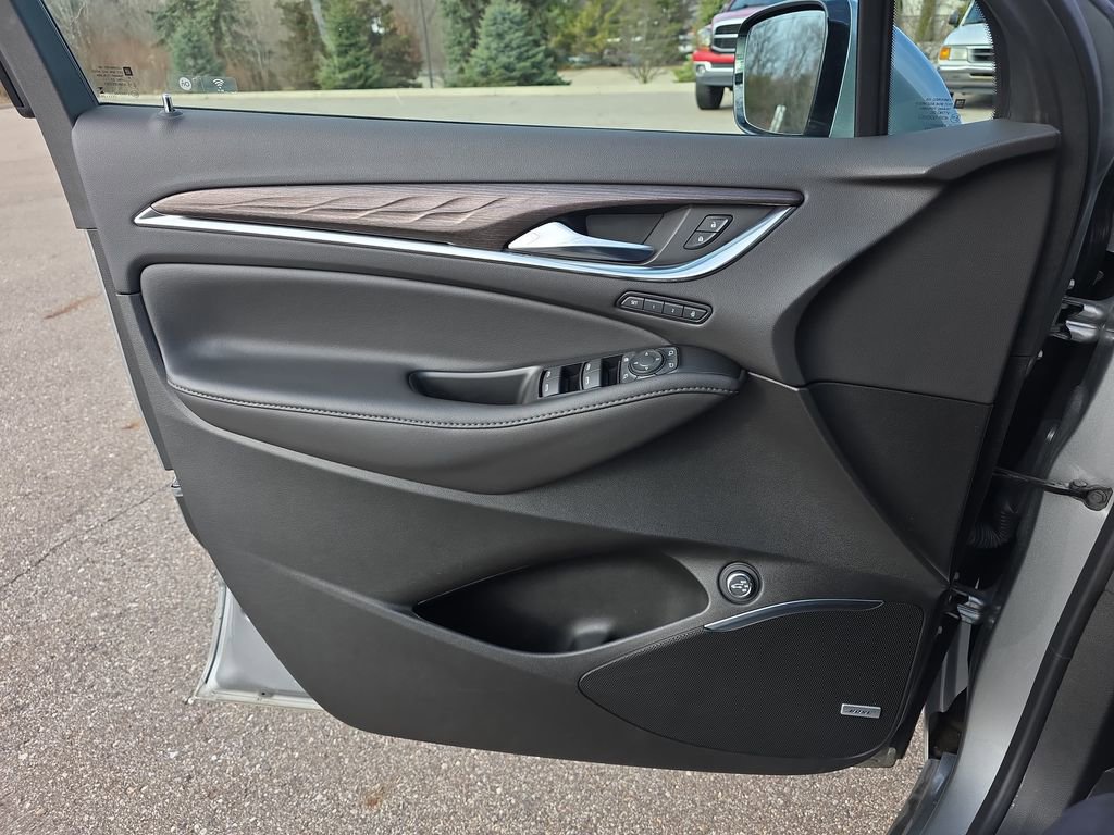 Used 2023 Buick Enclave Avenir w/ Avenir Technology Package image 31