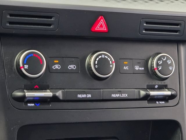 Used 2024 Kia Carnival LX FWD image 27
