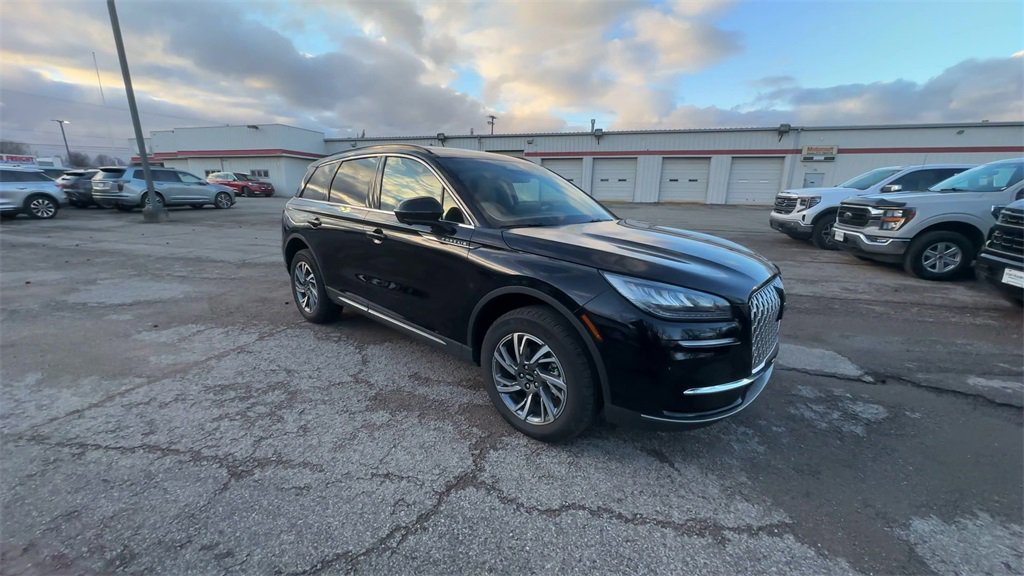 Used 2025 Lincoln Corsair FWD w/ Equipment Group 101A image 2