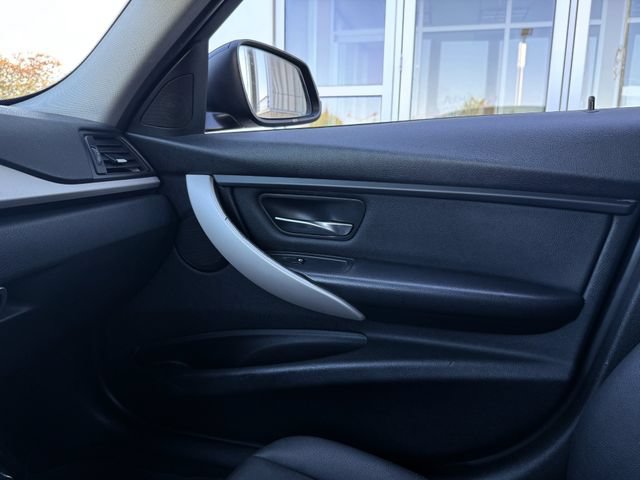 Used 2014 BMW 320i Sedan RWD image 31