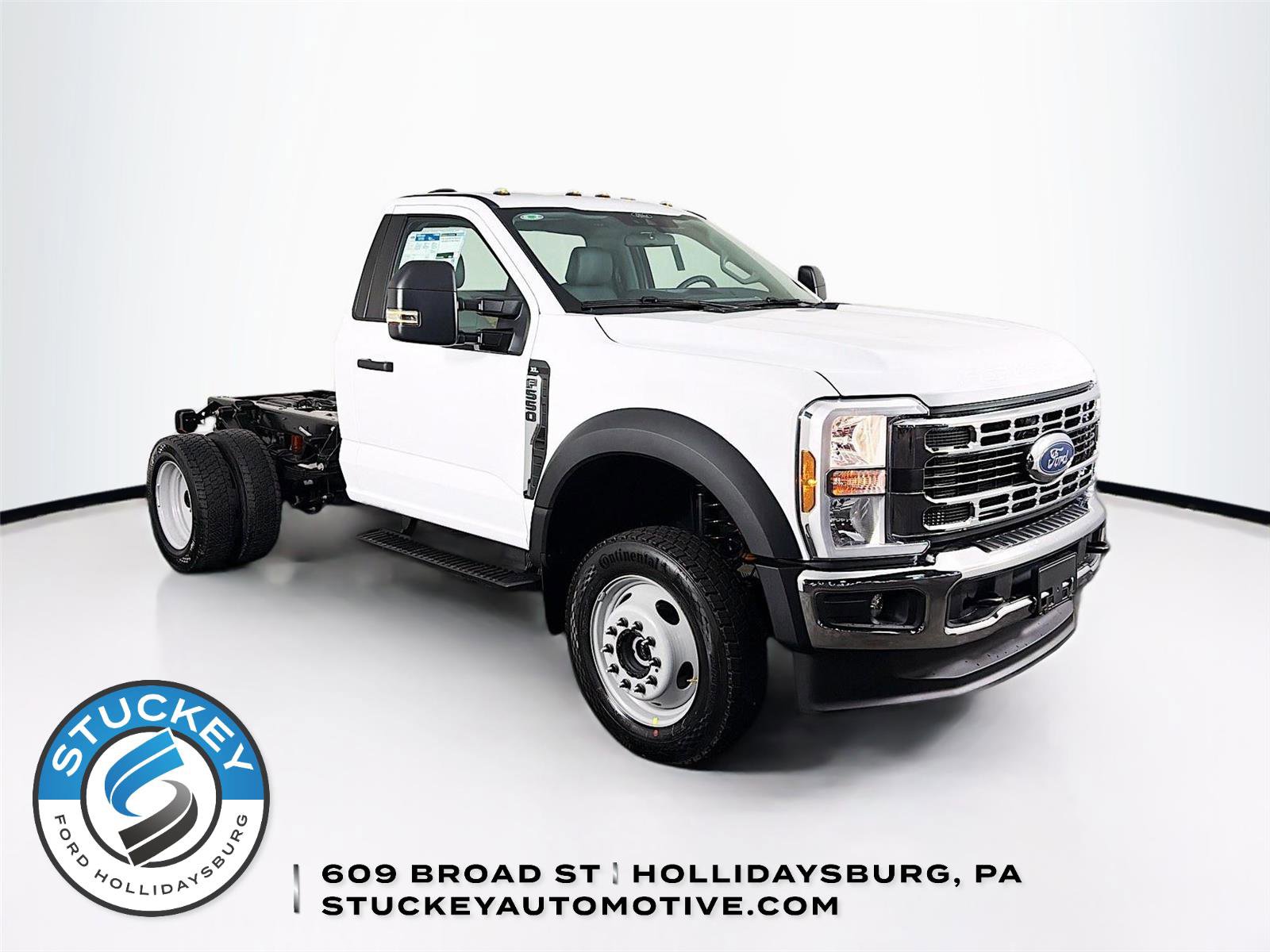 New 2026 Ford F550 4x4 Regular Cab Super Duty w/ XL Chrome Package image 1