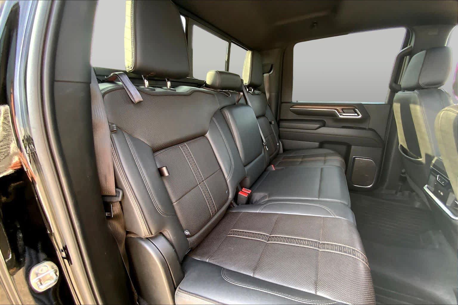 Used 2024 Chevrolet Silverado 2500 High Country w/ High Country Premium Package AWD/4WD image 19