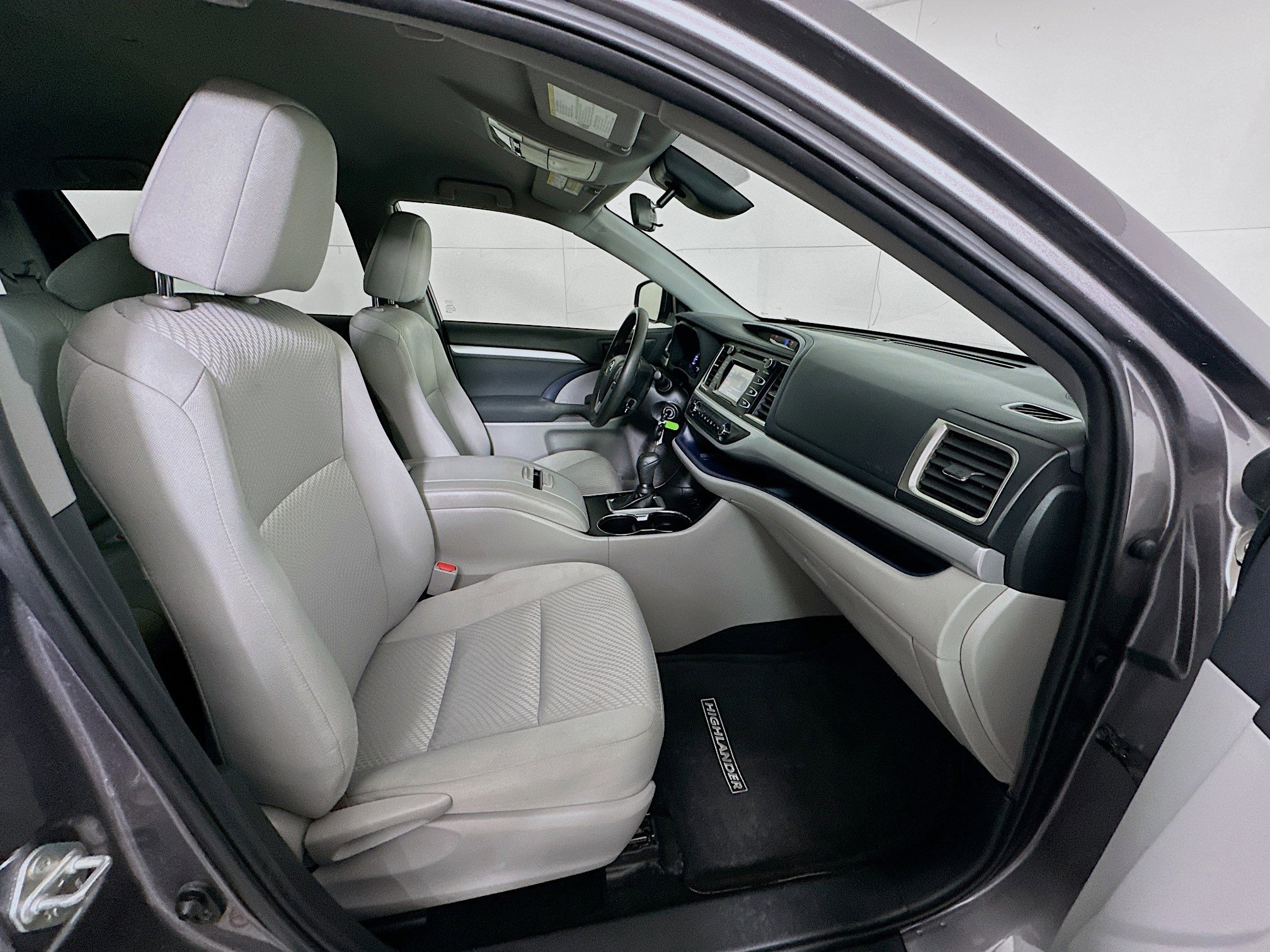 Used 2019 Toyota Highlander LE image 30