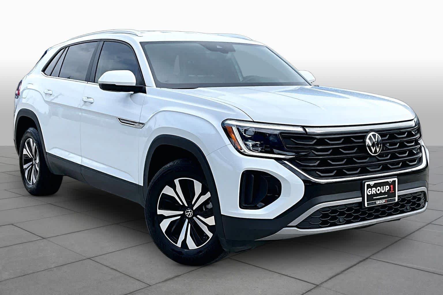 Used 2025 Volkswagen Atlas Cross Sport SE FWD image 3