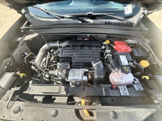 Used 2023 Jeep Renegade Latitude AWD/4WD image 28