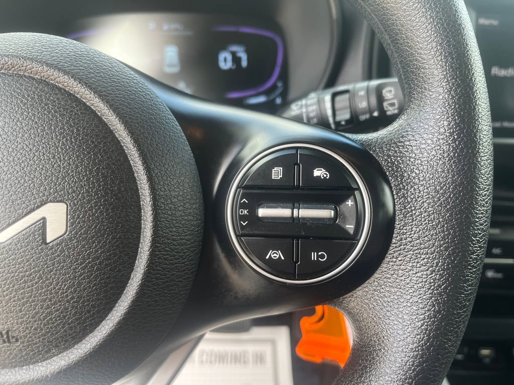 Used 2025 Kia Soul LX w/ LX Technology Package FWD image 29