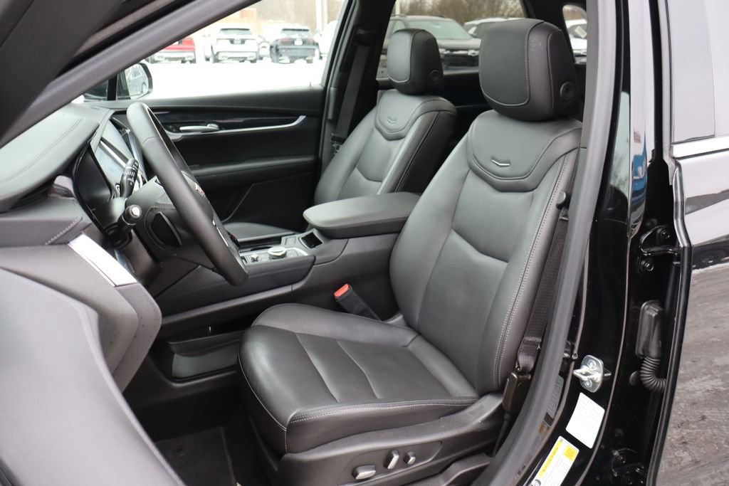 Used 2025 Cadillac XT5 Premium Luxury image 13