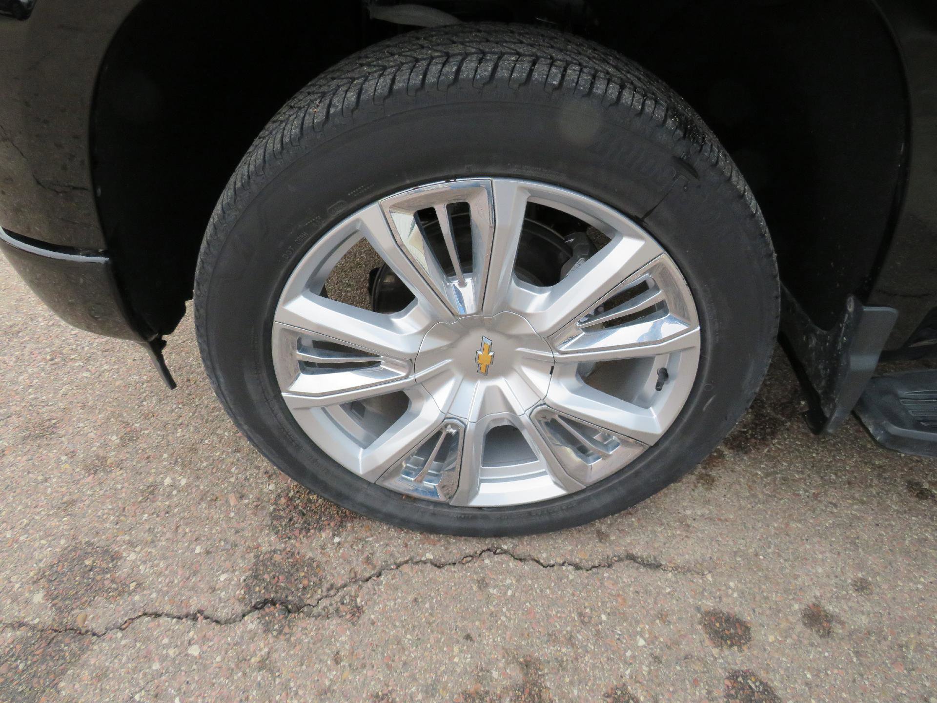 Used 2023 Chevrolet Silverado 1500 High Country w/ High Country Premium Package image 2