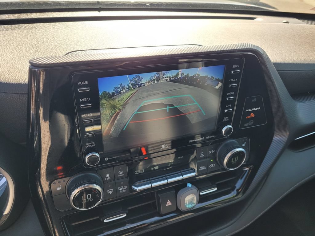 Used 2022 Toyota Highlander XSE AWD/4WD image 16