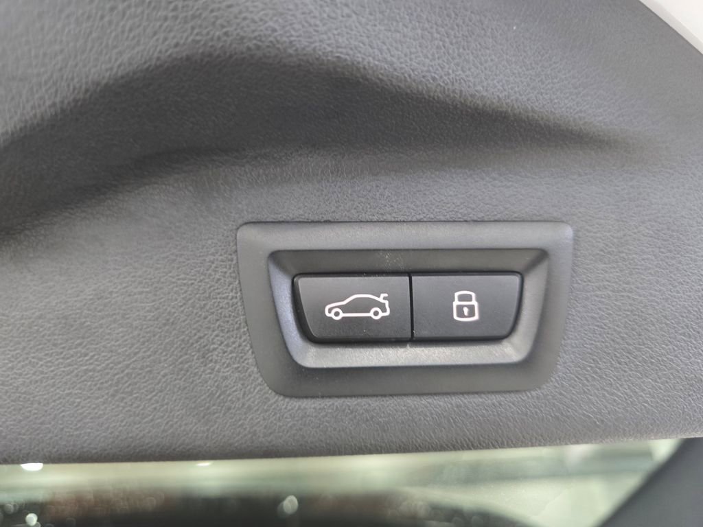 Certified 2024 BMW X7 xDrive40i w/ M Sport Package image 28