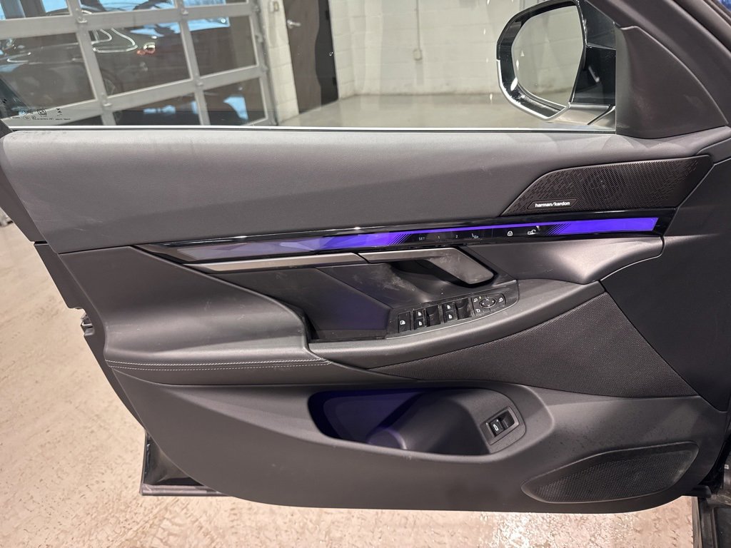 Used 2024 BMW i5 eDrive40i w/ Premium Package image 16