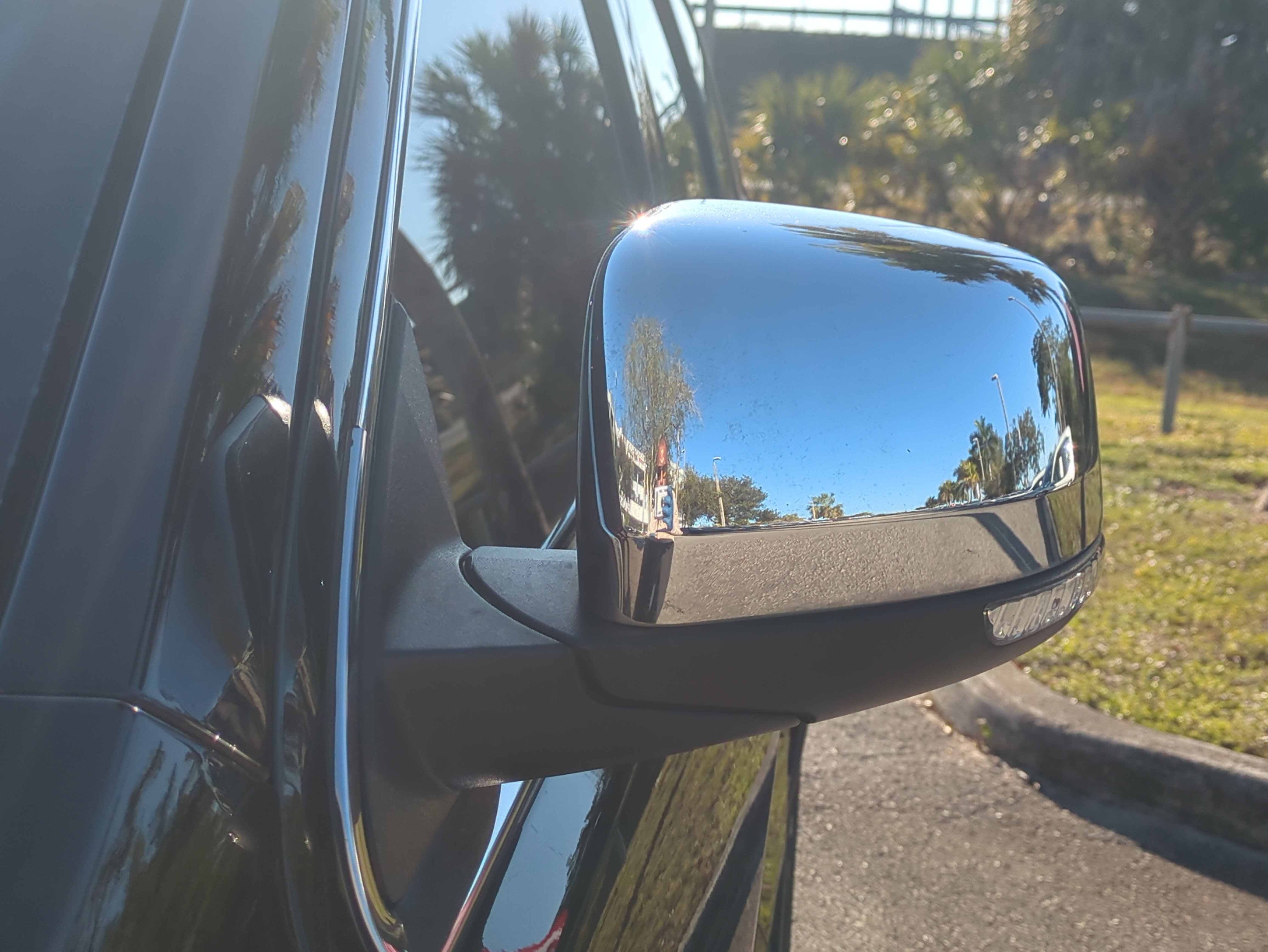 Certified 2022 Jeep Grand Cherokee Limited w/ Tech Group image 12