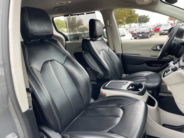Used 2023 Chrysler Pacifica Touring-L FWD image 26
