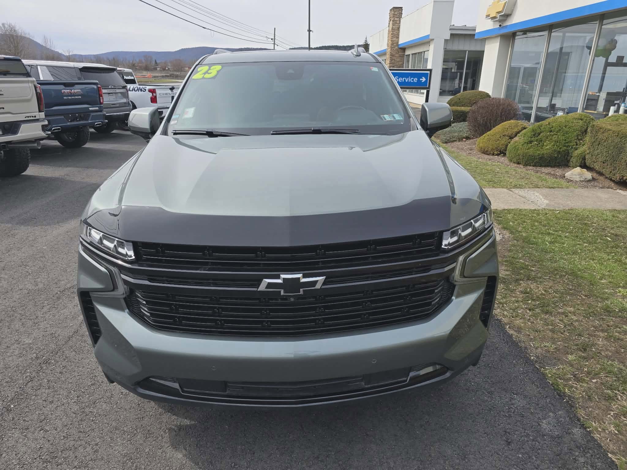 Used 2023 Chevrolet Suburban RST w/ Sport Performance Package image 9