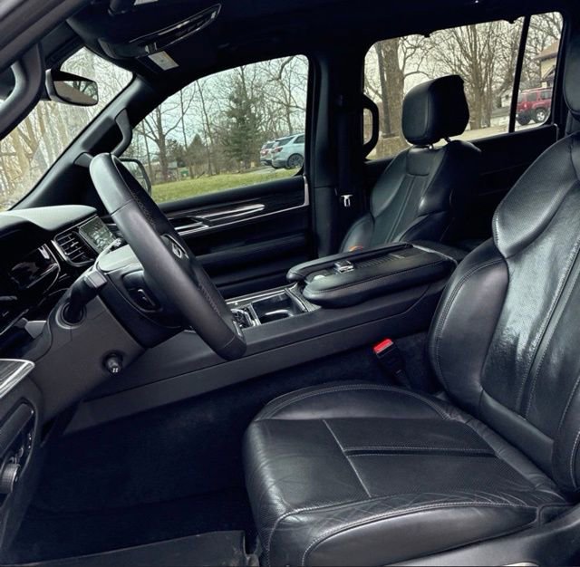 Used 2022 Jeep Wagoneer Series III w/ Premium Group I image 8