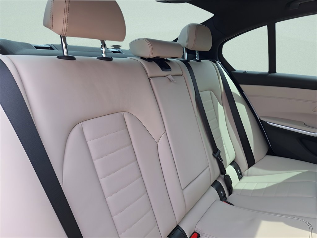 Used 2023 BMW 330i Sedan w/ Premium Package image 28