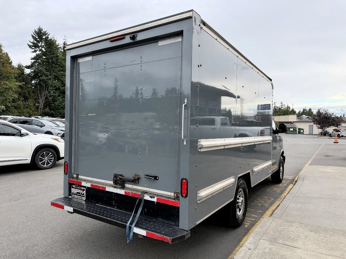 Used 2019 GMC Savana 3500 w/ Driver Convenience Package RWD image 9