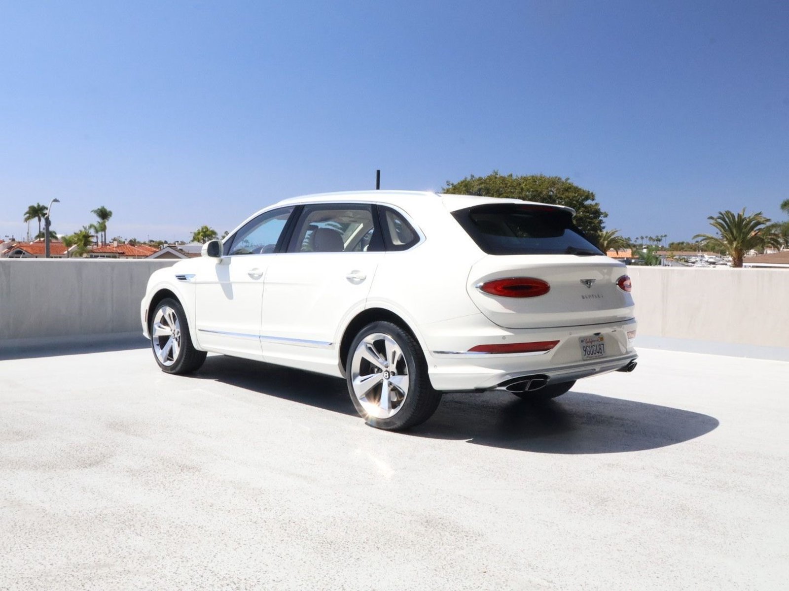 Certified 2023 Bentley Bentayga Extended Wheelbase AWD/4WD image 3