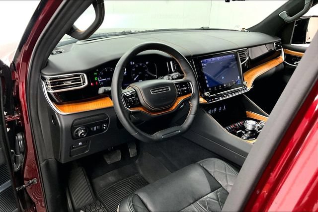 Used 2025 Jeep Grand Wagoneer L Series III w/ Rear-Seat Entertainment Group AWD/4WD image 15