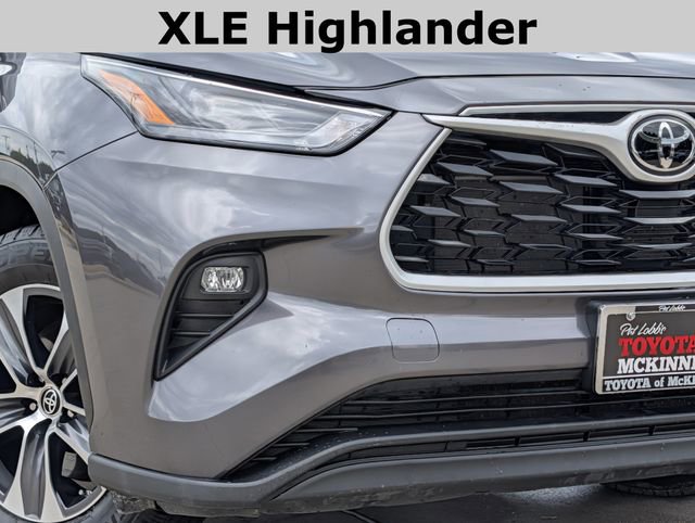 Used 2023 Toyota Highlander XLE FWD image 3