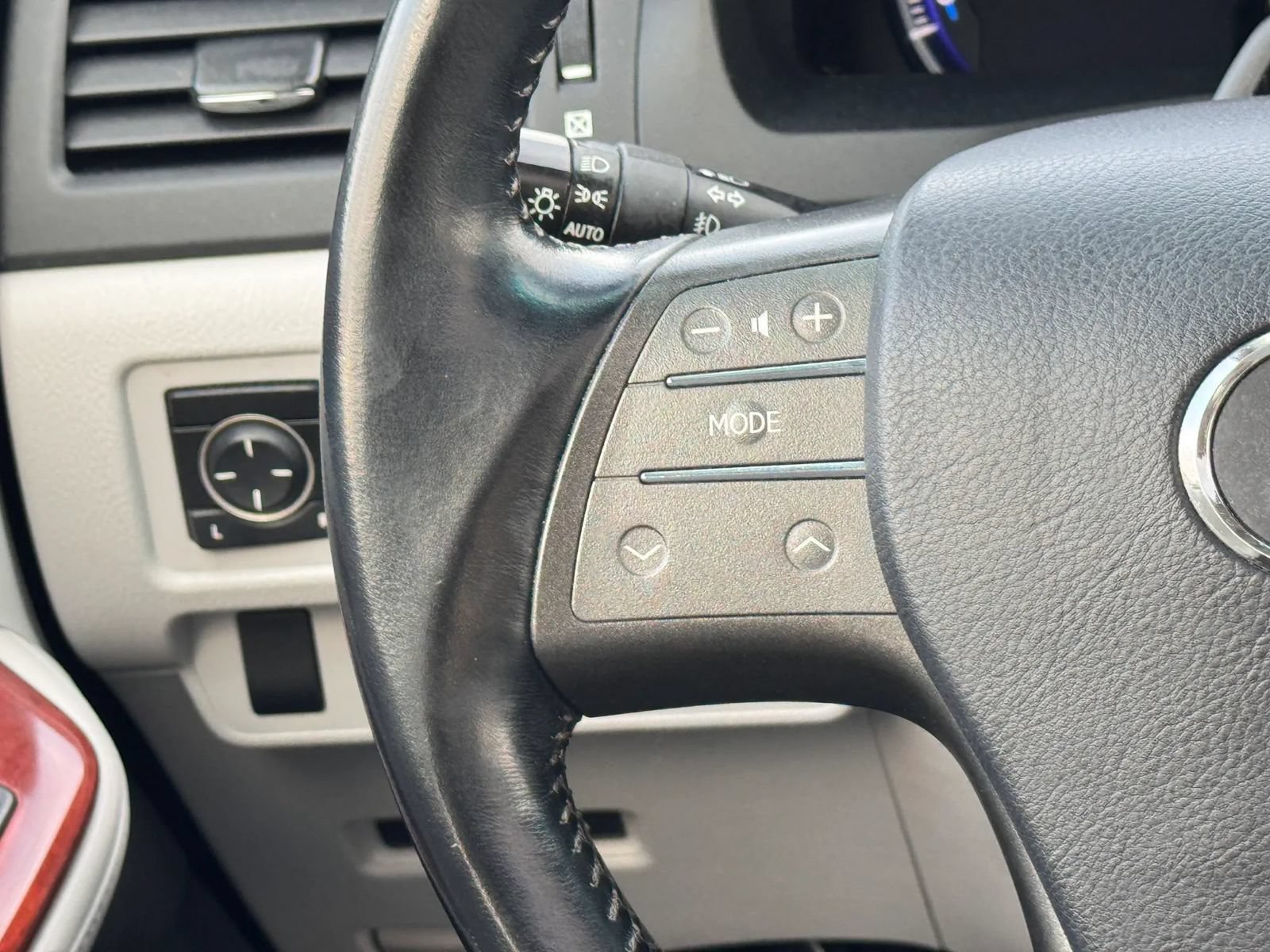 Used 2010 Lexus HS 250h Premium w/ Tech Pkg FWD image 30
