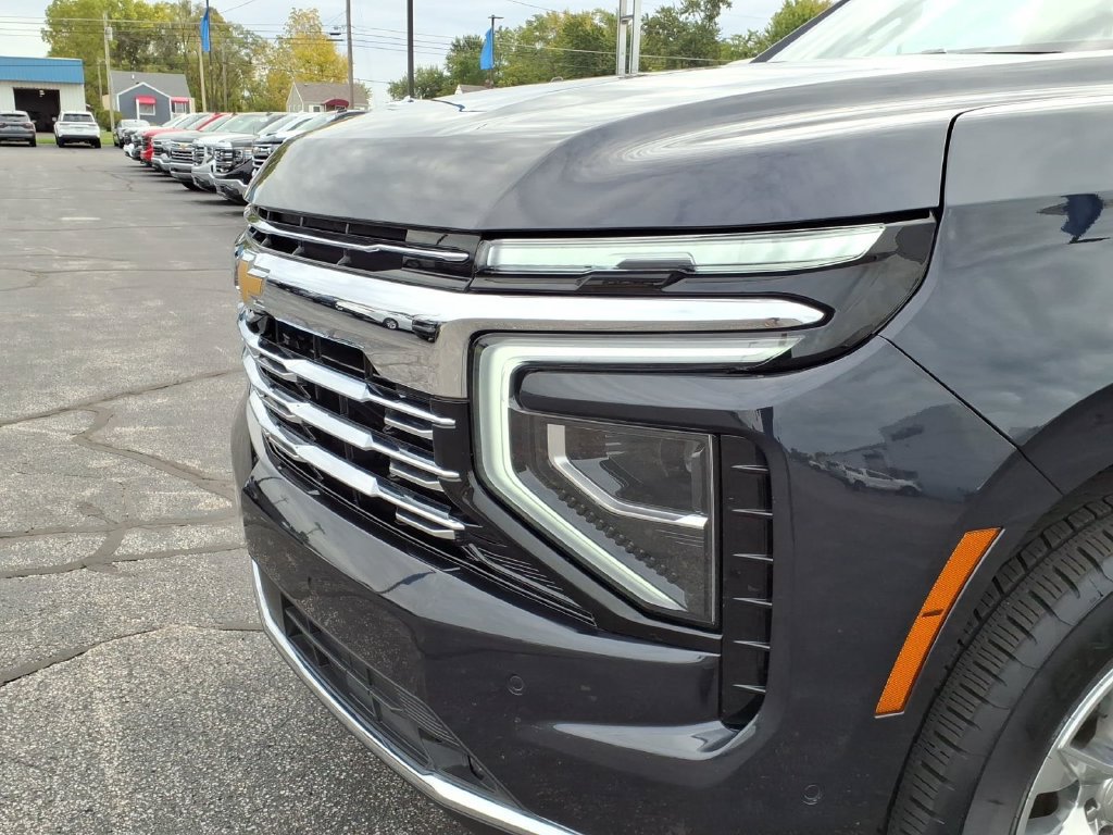 Used 2026 Chevrolet Suburban Premier AWD/4WD image 23