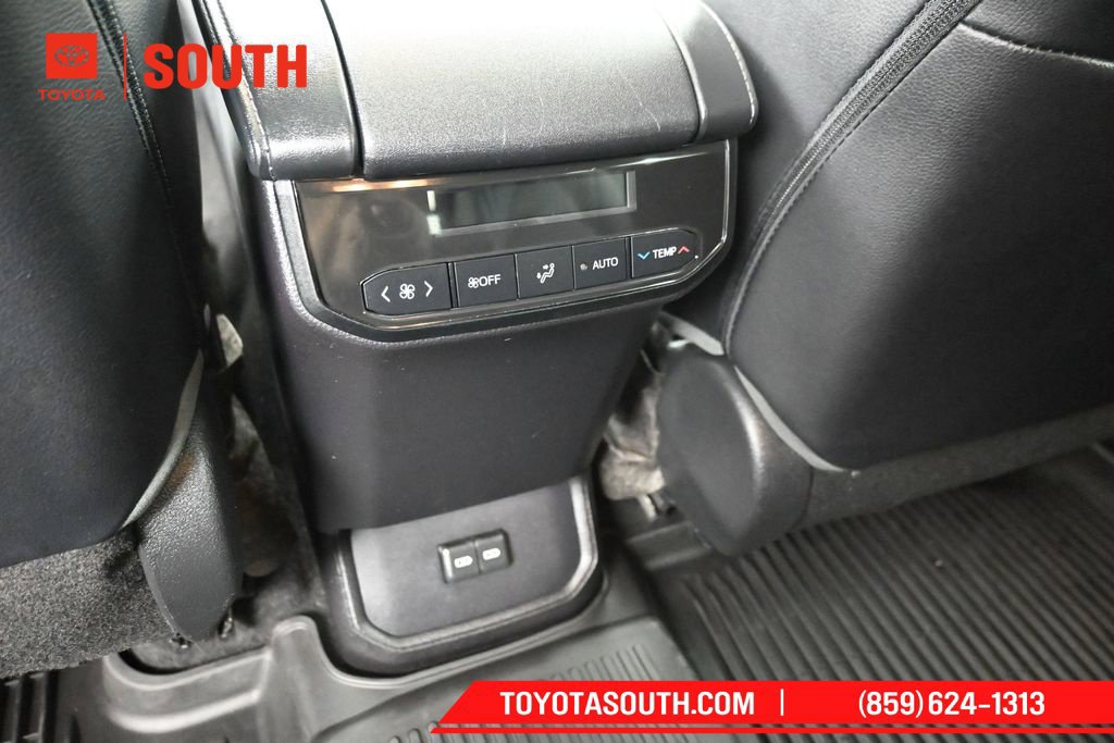 Used 2023 Toyota Highlander XLE AWD/4WD image 27