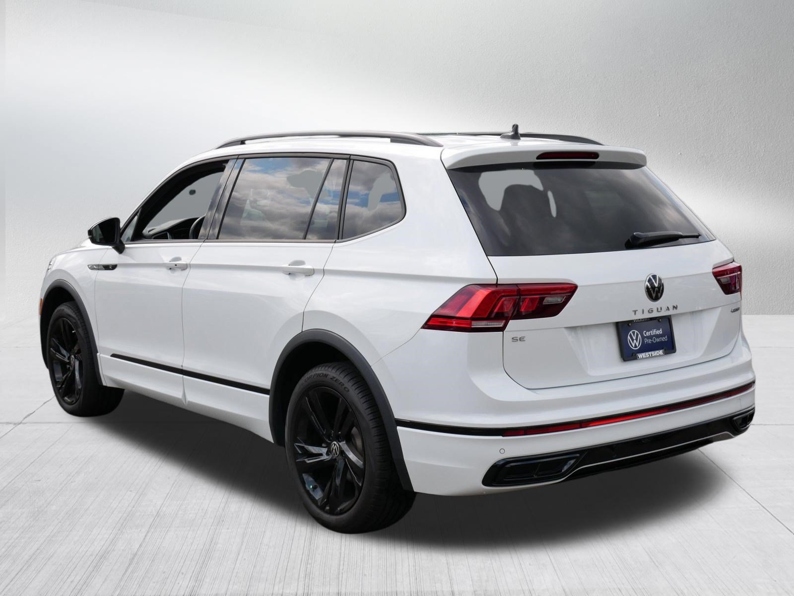 Used 2024 Volkswagen Tiguan SE R-Line AWD/4WD image 5