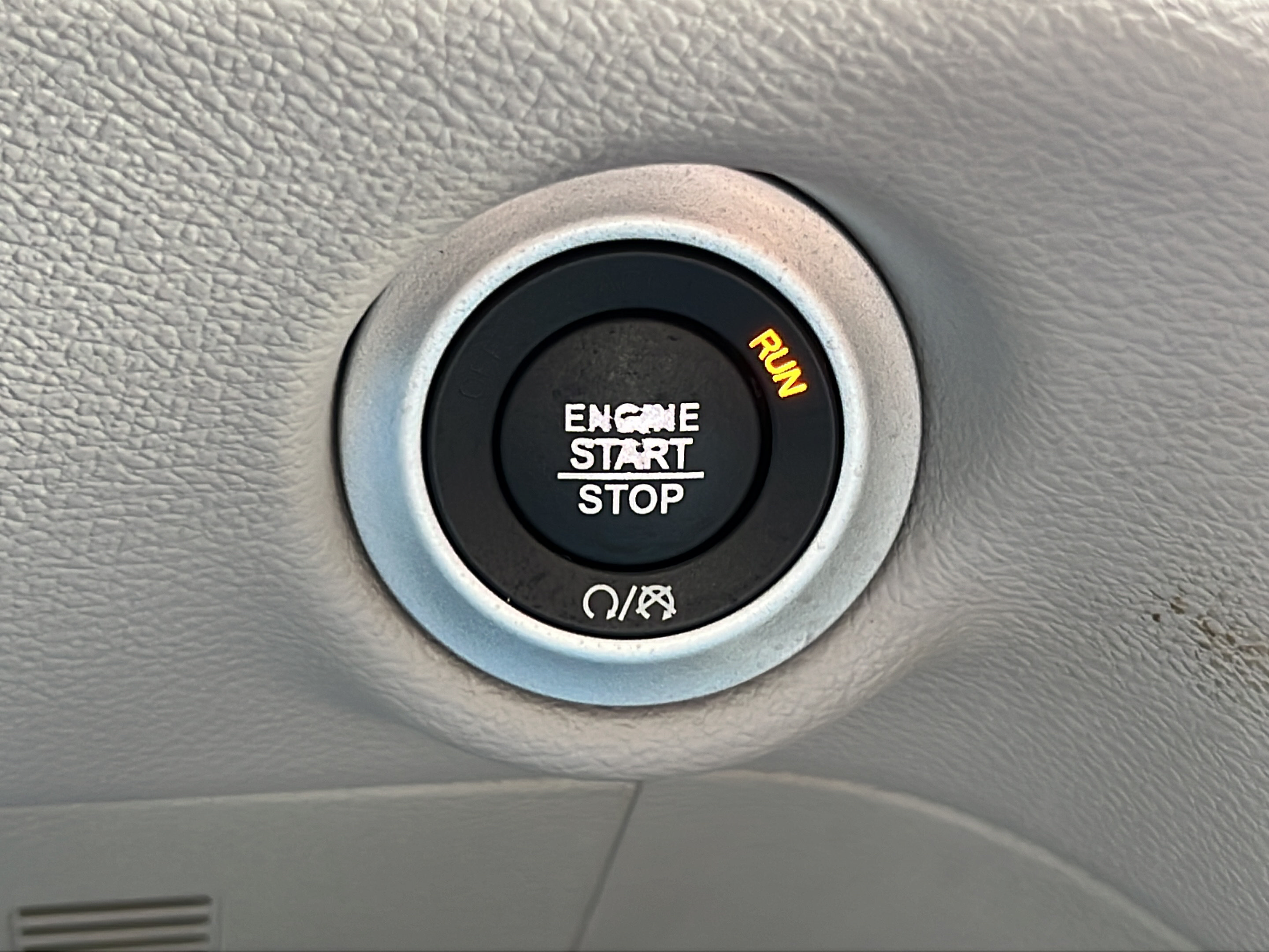 Used 2019 Chrysler Pacifica Touring Plus w/ Advanced Safetytec Group FWD image 22