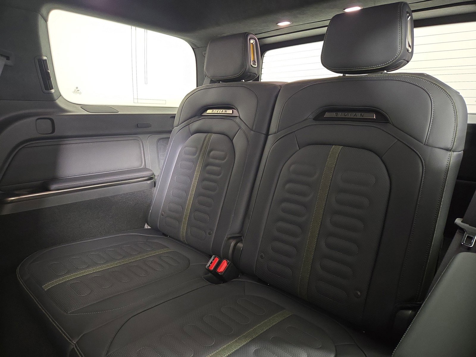 Used 2024 Rivian R1S Adventure AWD/4WD image 22