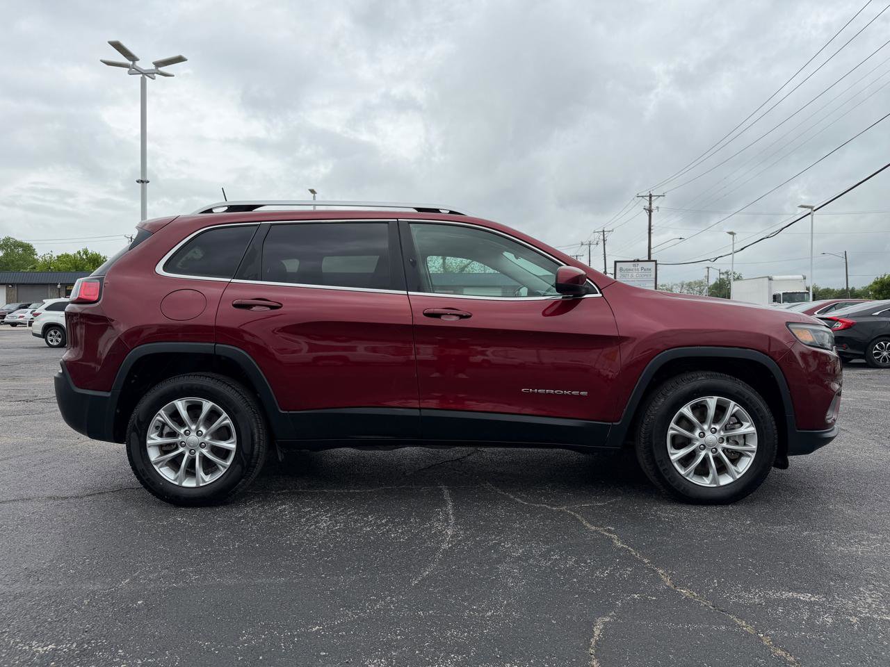 Used 2019 Jeep Cherokee Latitude w/ Popular Appearance Group AWD/4WD image 4