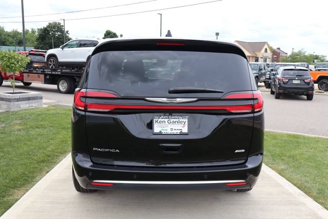 Used 2026 Chrysler Pacifica Select AWD/4WD image 36