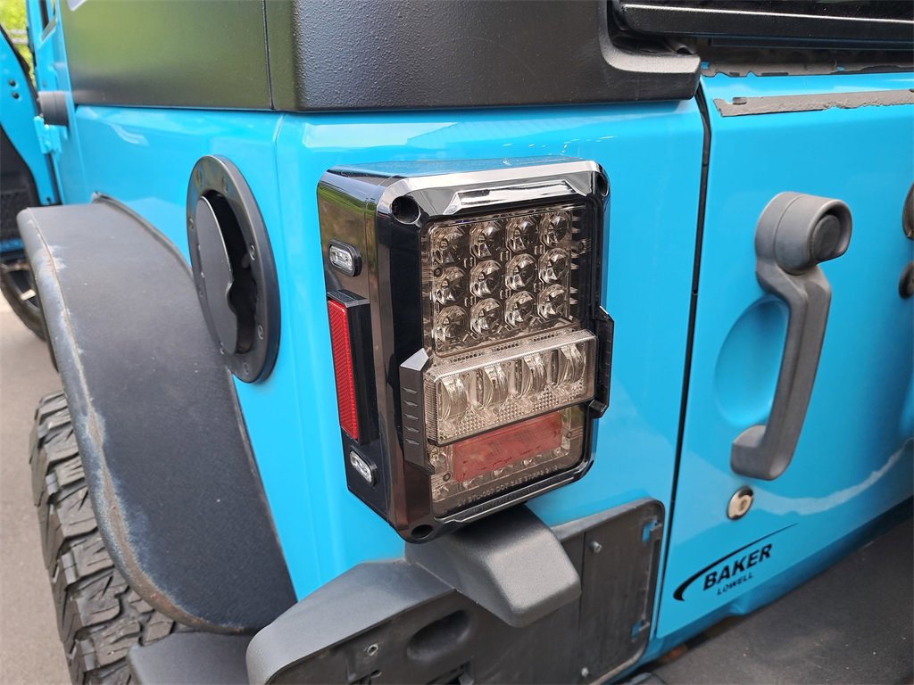 Used 2018 Jeep Wrangler Unlimited Rubicon w/ Connectivity Group image 31