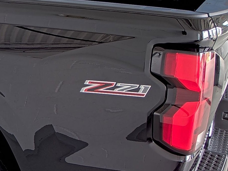 Used 2023 Chevrolet Colorado Z71 w/ Z71 Convenience Package 2 image 10