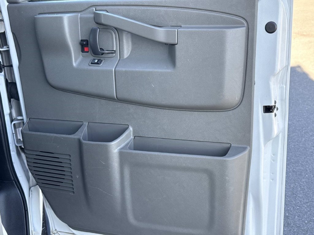 Used 2022 Chevrolet Express 3500 w/ Power Convenience Package RWD image 16