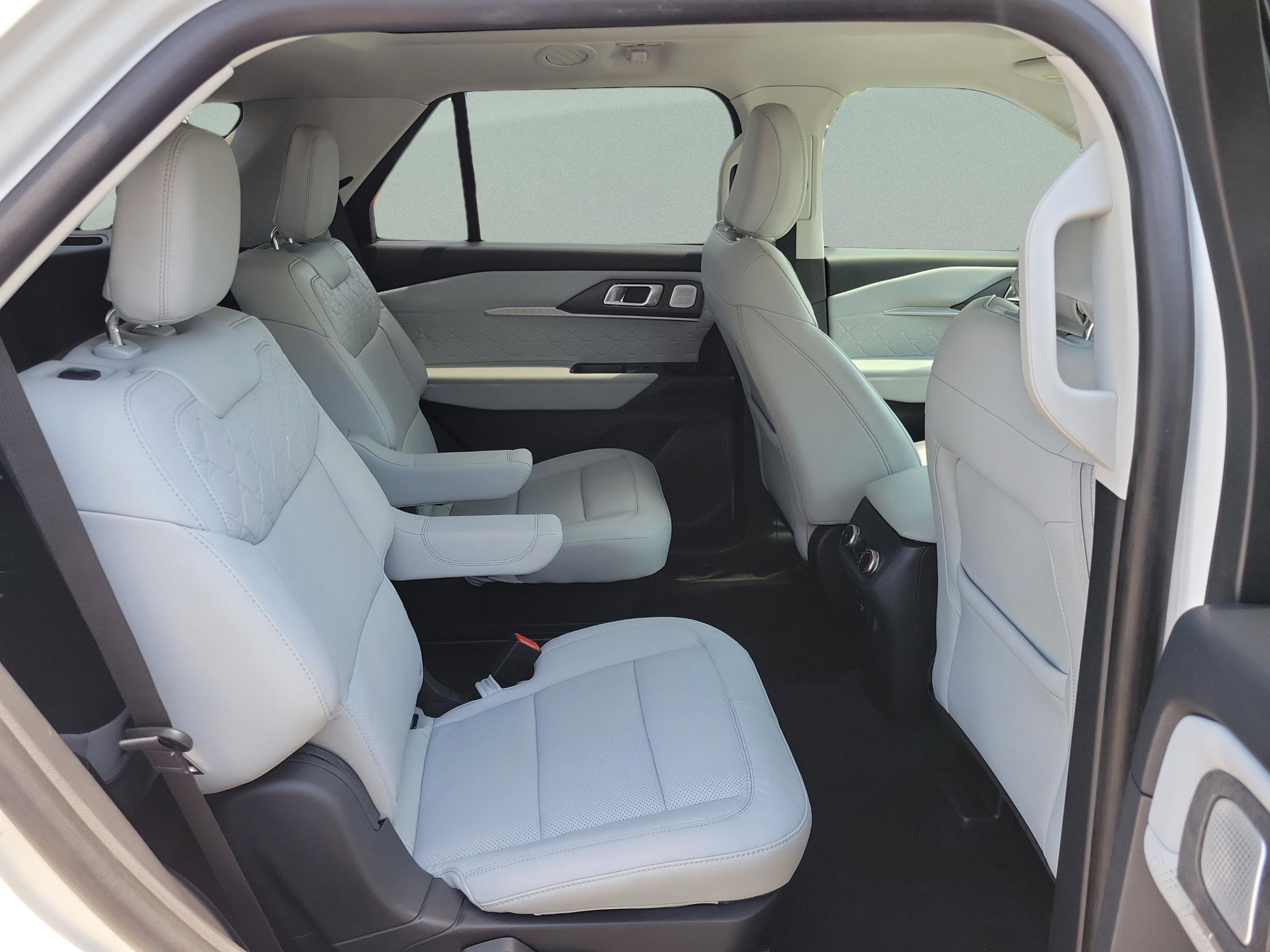 Used 2025 Ford Explorer Platinum w/ Ultimate Package image 28