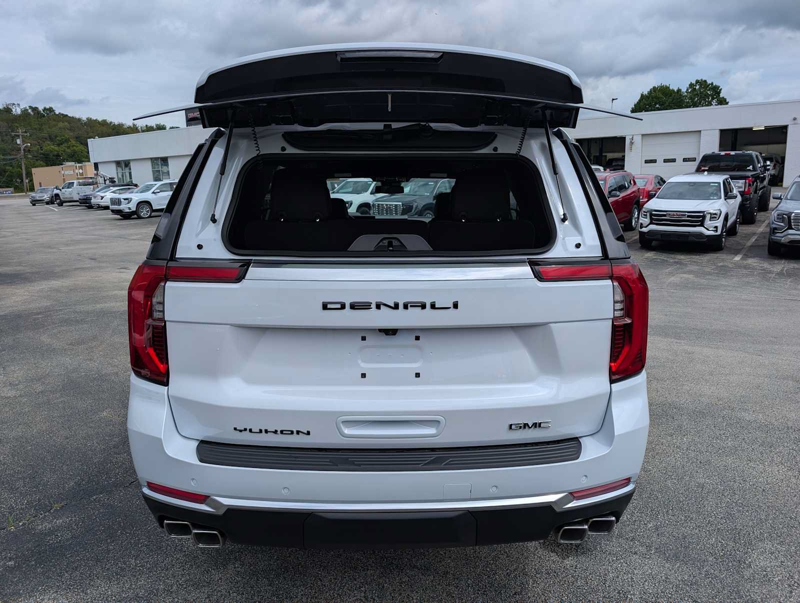 New 2026 GMC Yukon Denali AWD/4WD image 8