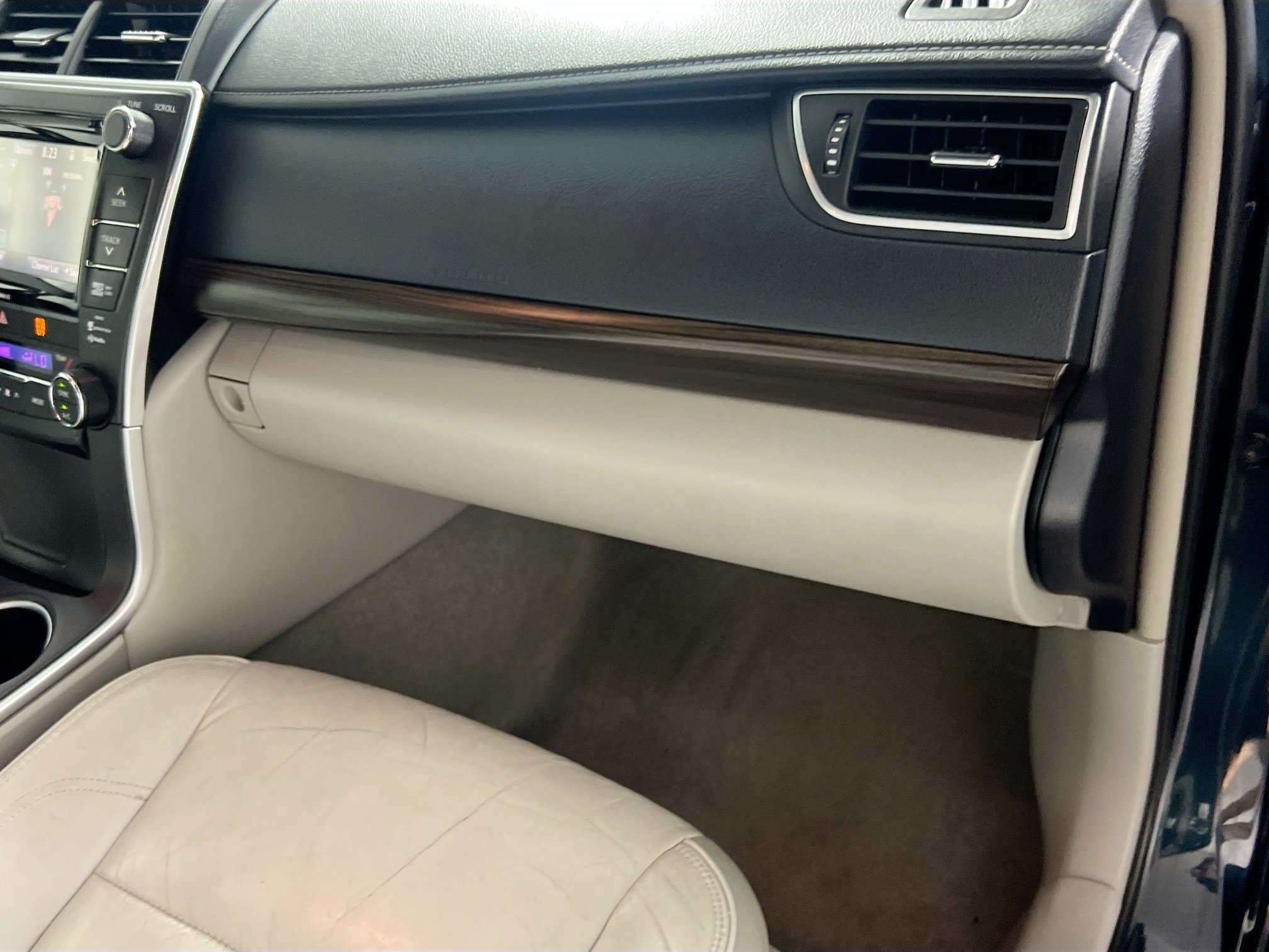 Used 2016 Toyota Camry XLE w/ Advanced Technology Package FWD image 34