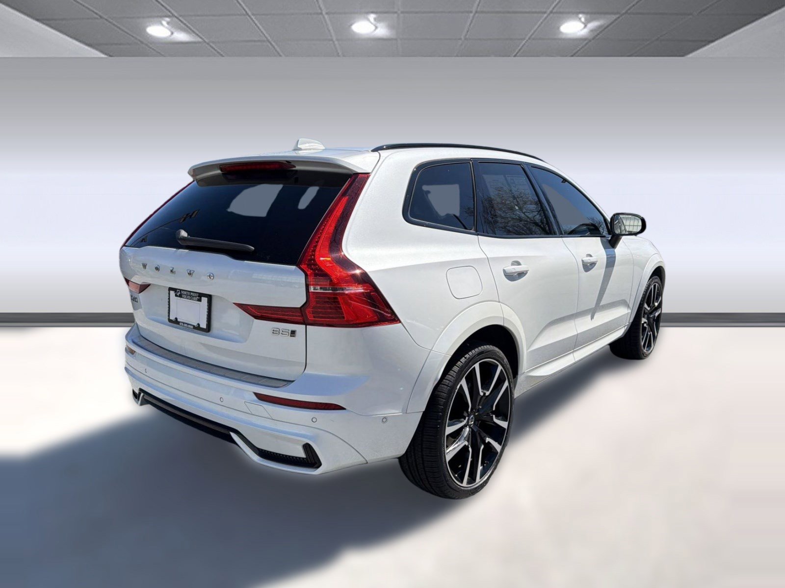 Certified 2024 Volvo XC60 B5 Ultimate w/ Protection Package Premier image 9