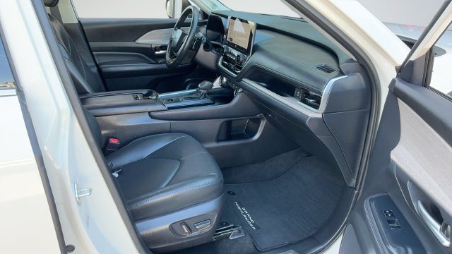 Used 2024 Toyota Grand Highlander AWD image 24