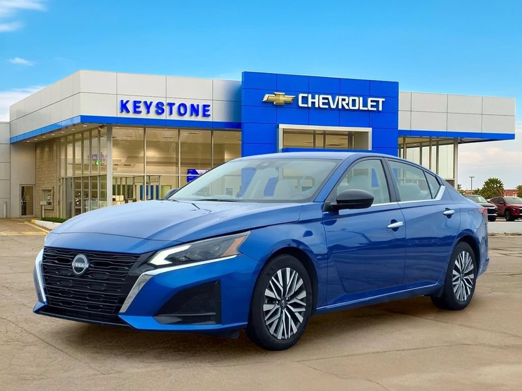 Used 2025 Nissan Altima 2.5 SV FWD image 3