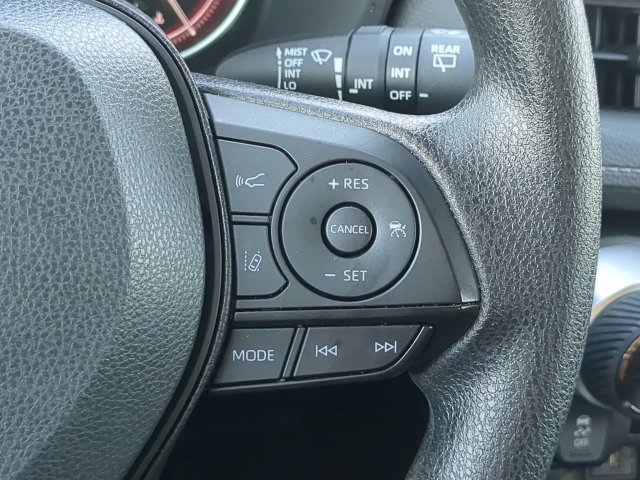 Certified 2025 Toyota RAV4 XLE FWD image 28