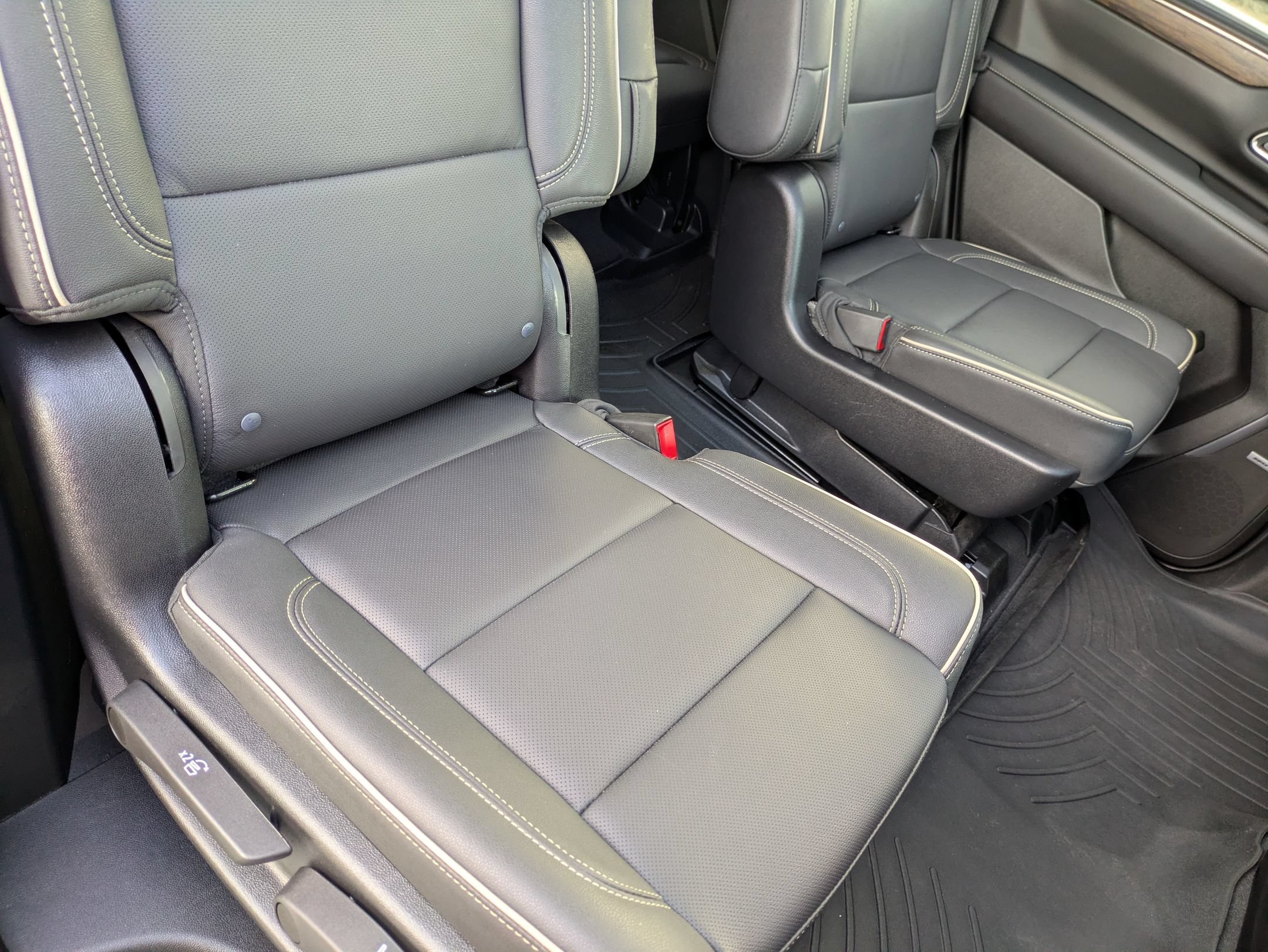 Used 2024 Chevrolet Tahoe Premier AWD/4WD image 35