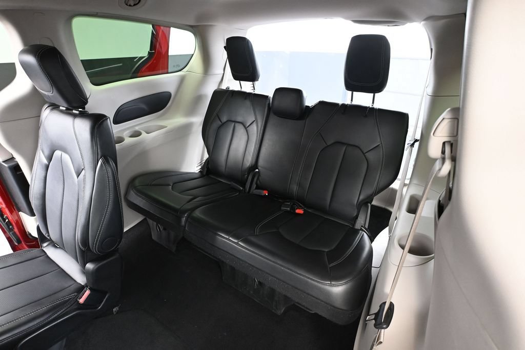 Used 2024 Chrysler Pacifica Touring-L FWD image 39