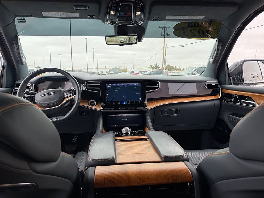 Used 2023 Jeep Grand Wagoneer Series II w/ Premium Group II AWD/4WD image 13