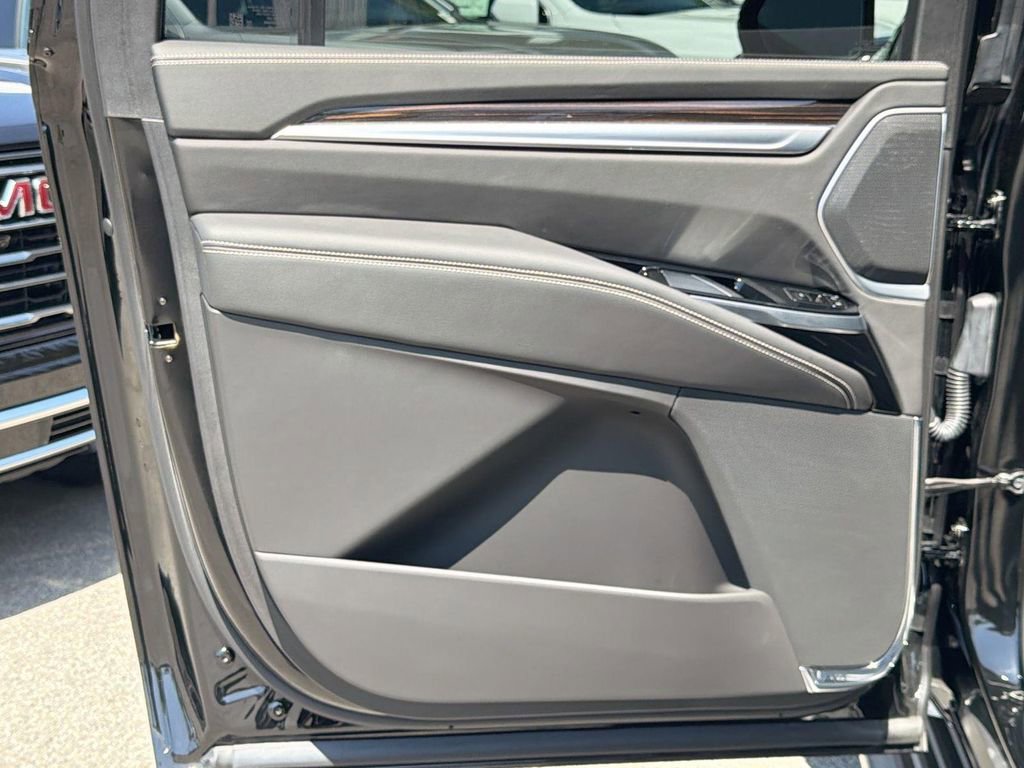 Certified 2025 Cadillac Escalade ESV Premium Luxury RWD image 24