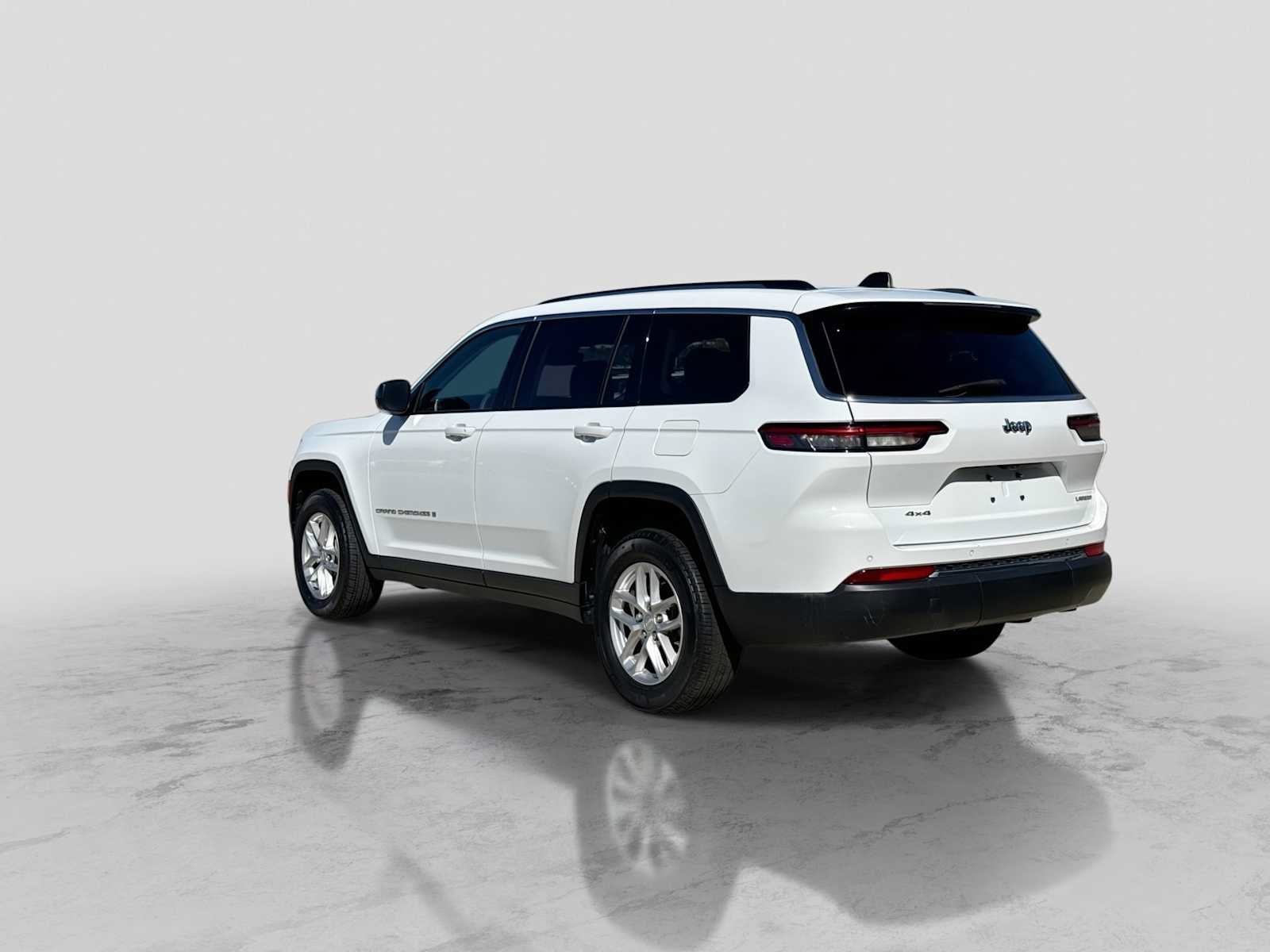 Used 2023 Jeep Grand Cherokee L Laredo w/ Luxury Tech Group I AWD/4WD image 4